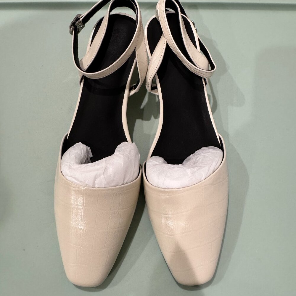 Cream Ivory Genuine Cow Leather Flats with Alligator Embossed Finish – Size 6